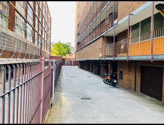 1 BEDROOM APARTMENT FOR SALE IN SUNNYSIDE